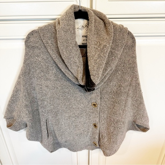 Anthropologie Angel Of The North Womens Boucle Tan Velvet Trim Wool Blend Poncho - Picture 2 of 11